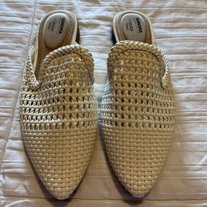 Size 8 1/2 White mules like new great condition $20